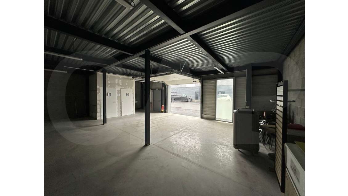 A louer local d'activité 260m² à Cesson Zi Sud Est
