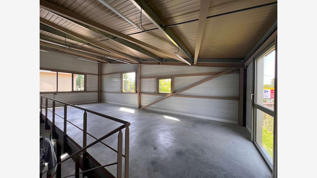 A louer cellule artisanale neuve 182m² à Bayonne
