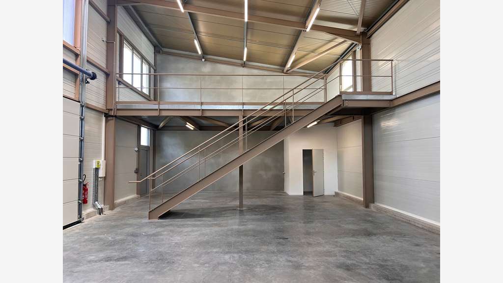 A louer cellule artisanale neuve 182m² à Bayonne