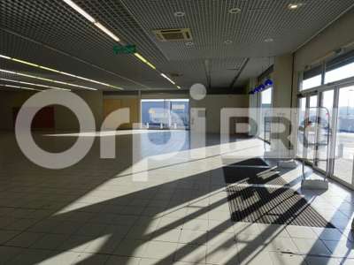A louer cellule 770m² divisible ZA Soissons