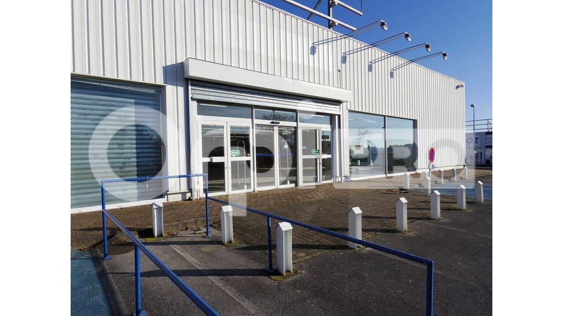 A louer cellule 770m² divisible ZA Soissons