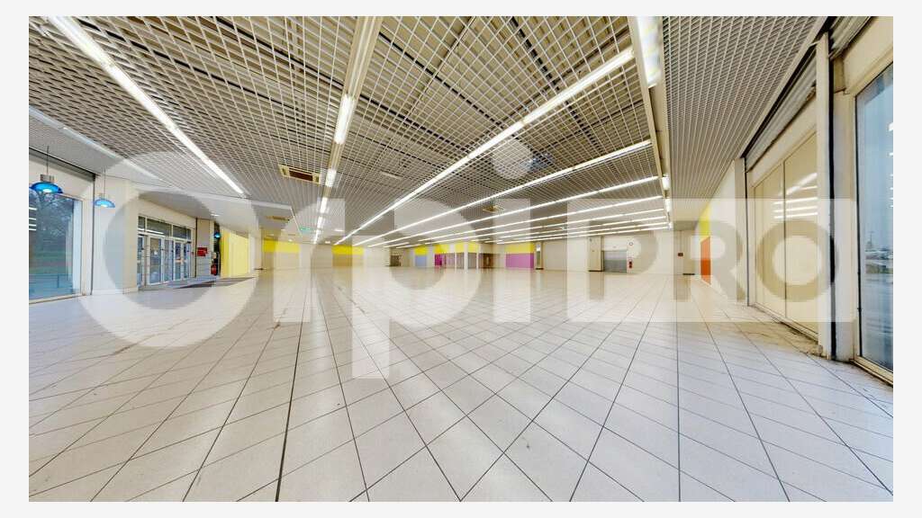 A louer cellule 770m² divisible ZA Soissons