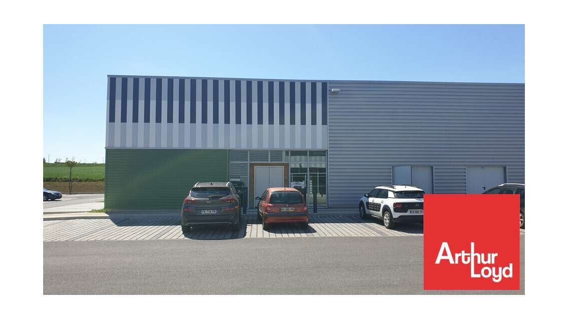 A louer cellule commerciale 200m² à Azay-le-Brûlé
