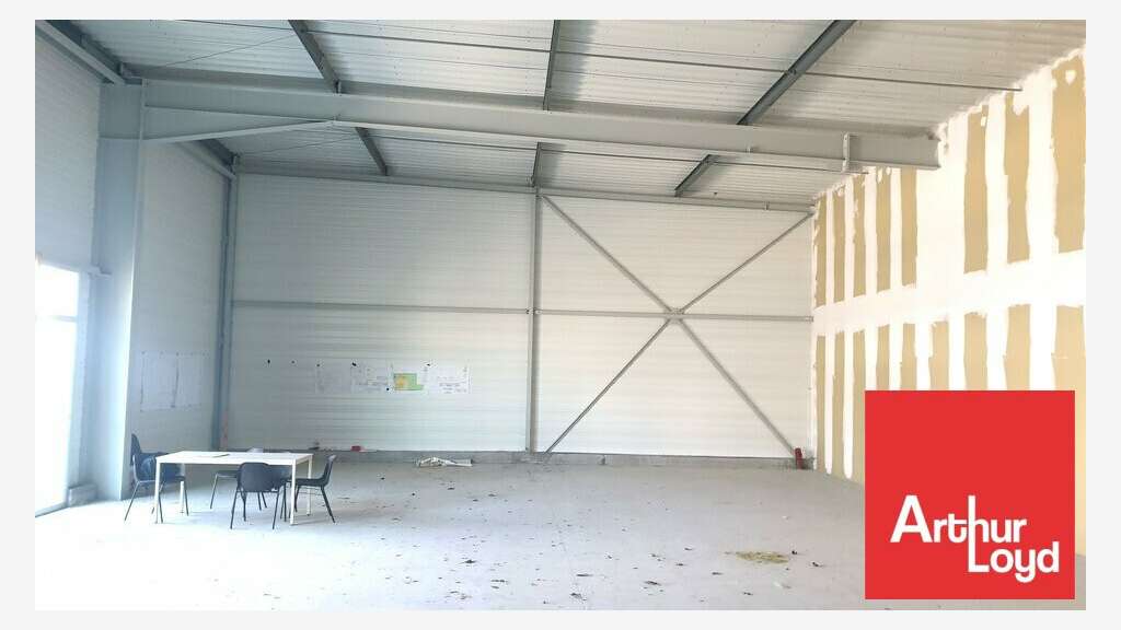A louer cellule commerciale 200m² à Azay-le-Brûlé
