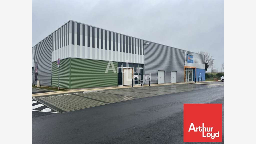 A louer cellule commerciale 200m² à Azay-le-Brûlé