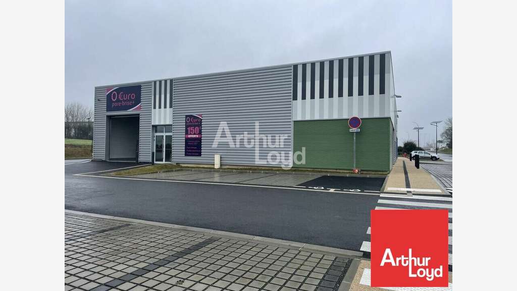 A louer cellule commerciale 200m² à Azay-le-Brûlé