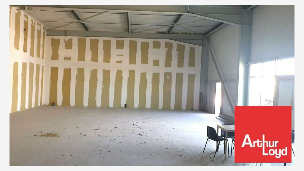 A louer cellule commerciale 200m² à Azay-le-Brûlé