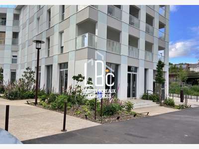À louer local commercial 116m² Ile de Nantes CHU 