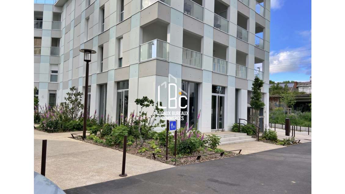 À louer local commercial 116m² Ile de Nantes CHU 