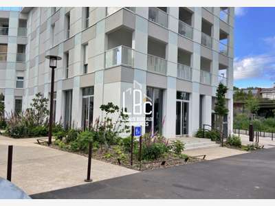À louer local commercial 116m² Ile de Nantes CHU