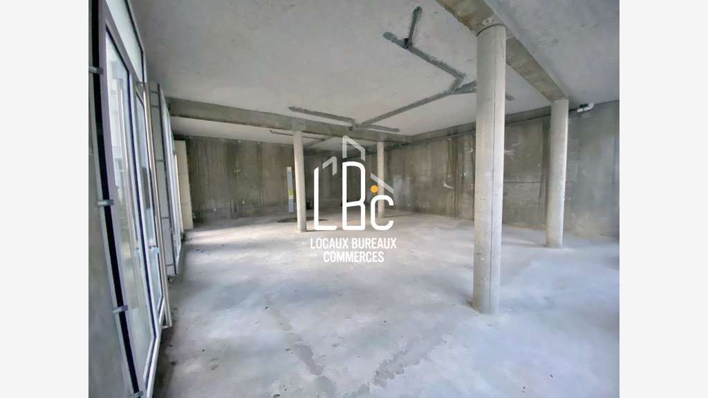 À louer local commercial 116m² Ile de Nantes CHU