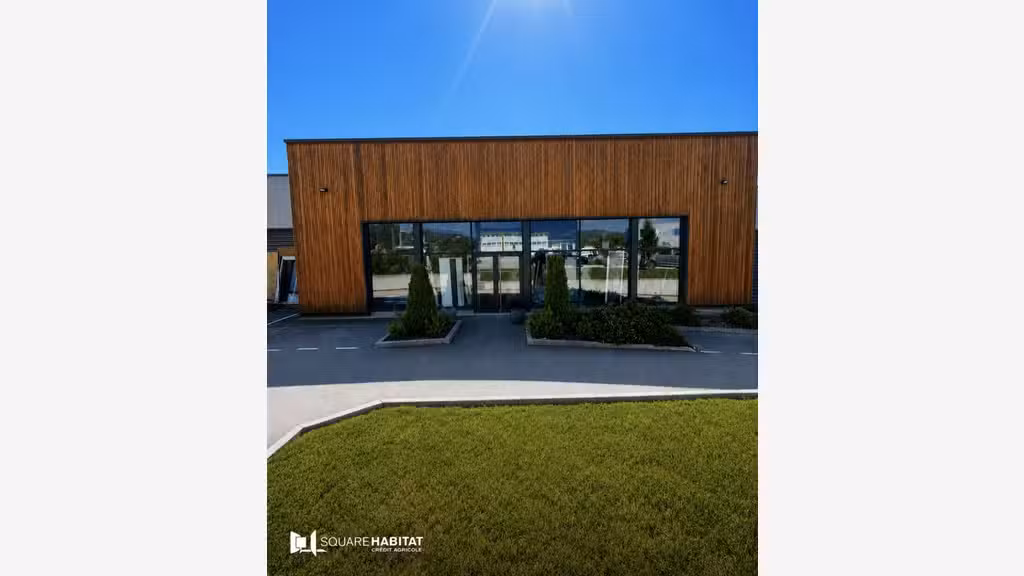 A louer cellule commerciale 250m² à Pontarlier