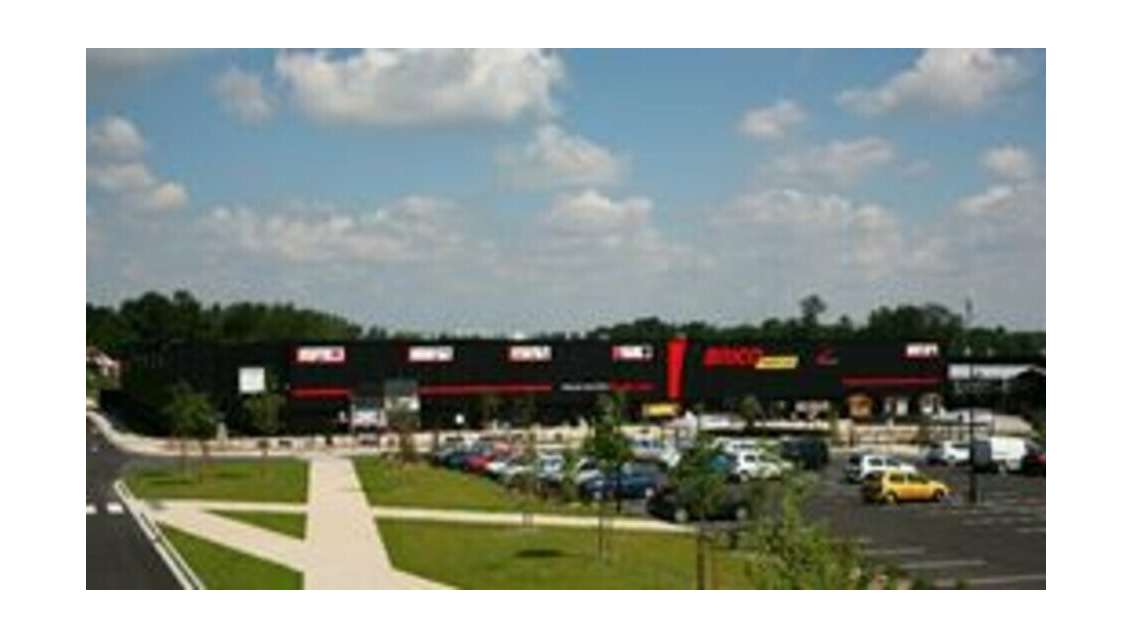 Loue local commercial 650m² à St-andré-de-Cubzac