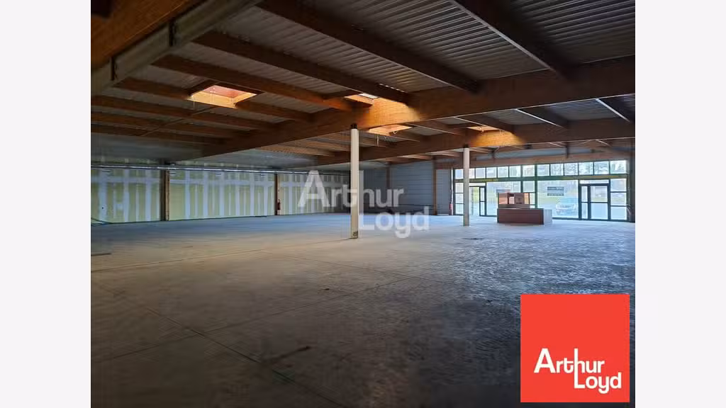 Cellule à louer axe très passant à Châtellerault