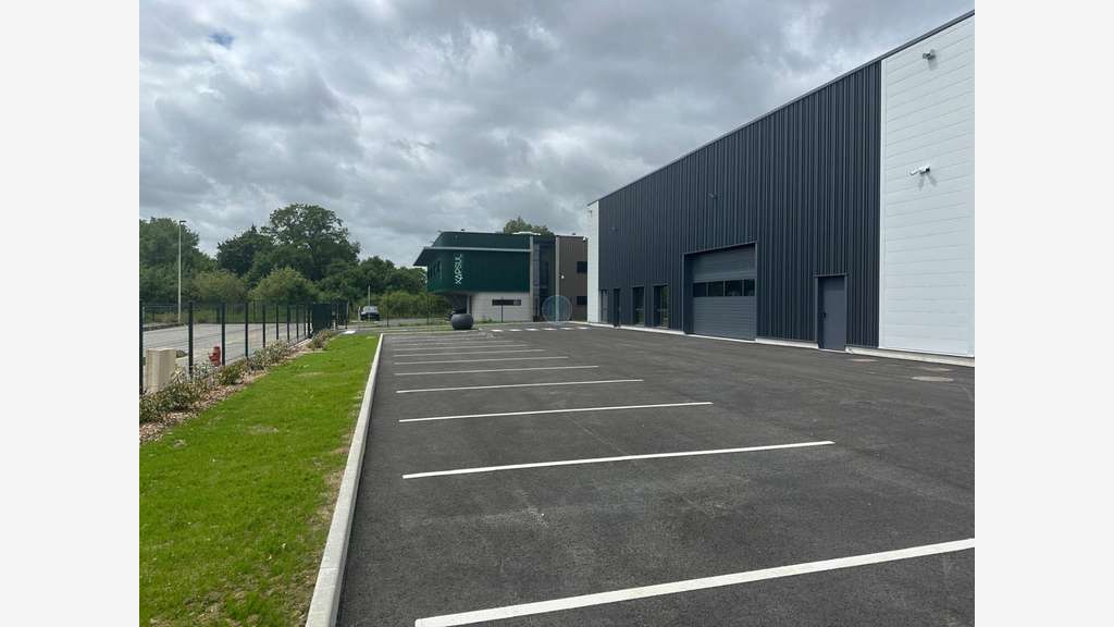 Location cellule d'activité 750m² à Saran