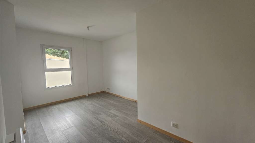 A louer cellule d'activités 46m² ZA Cheix en Retz