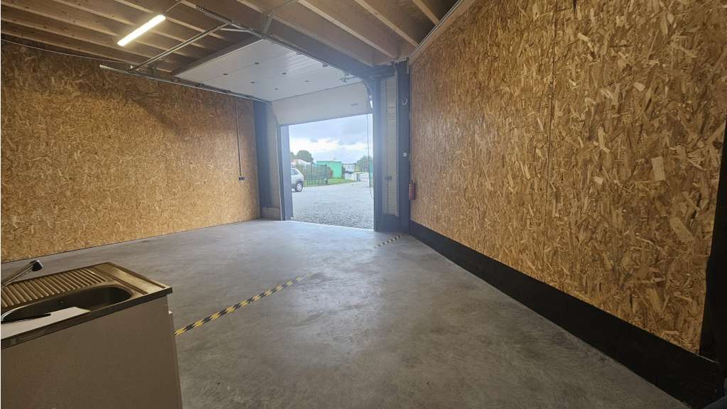 A louer cellule d'activités 46m² ZA Cheix en Retz