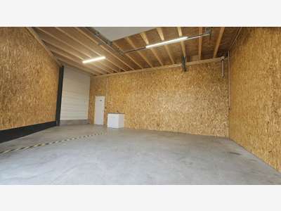 A louer cellule d'activités 46m² ZA Cheix en Retz