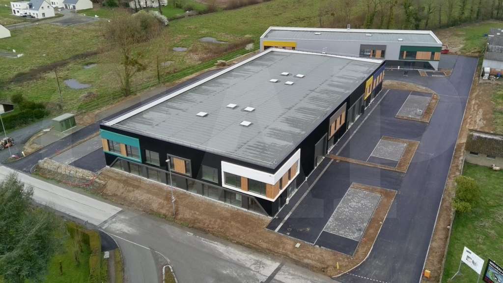 A louer cellule 228m² à Montauban de Bretagne RN12