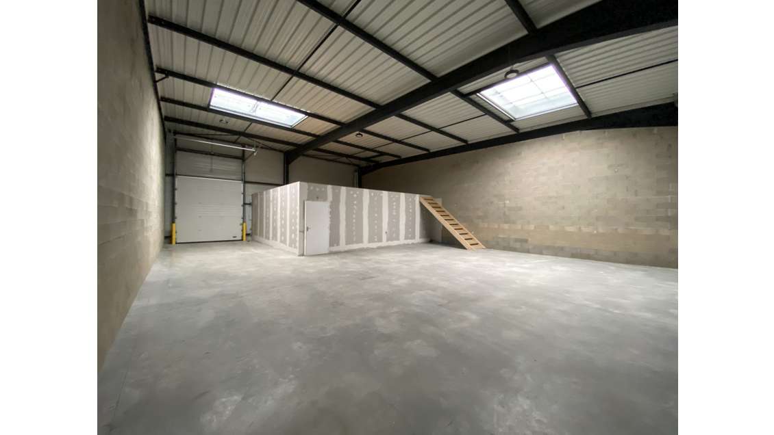 Cellule d'activités 209m² à louer à Dreux