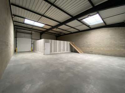 Cellule d'activités 209m² à louer à Dreux