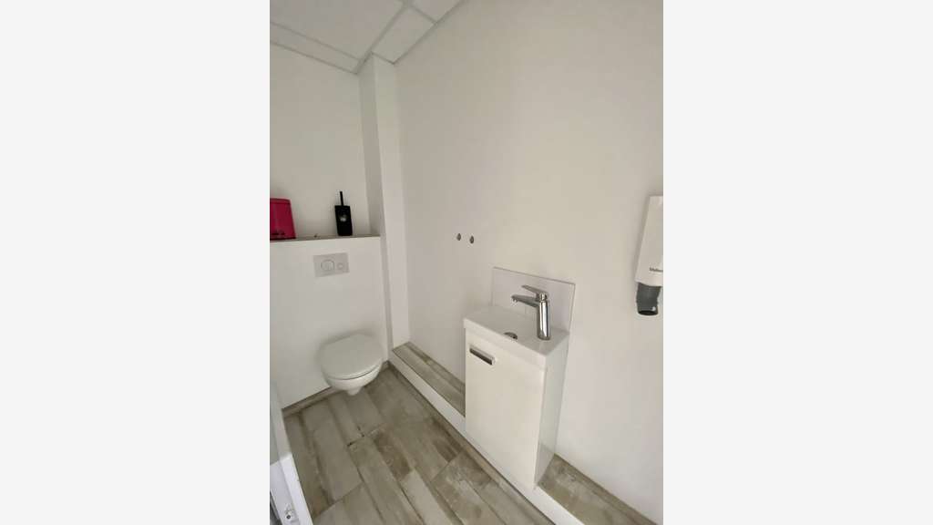 Cellule d'activités 209m² à louer à Dreux