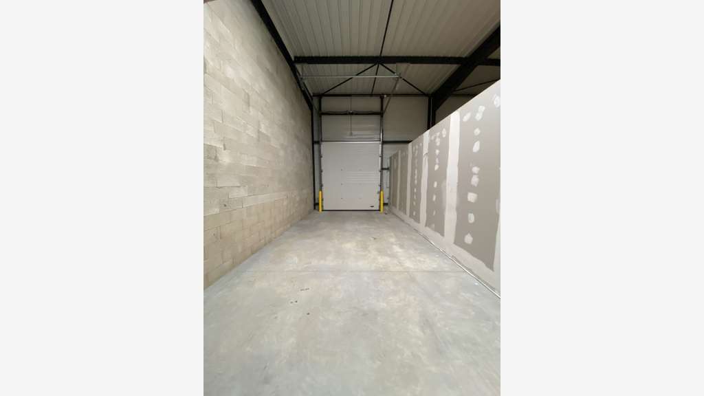 Cellule d'activités 209m² à louer à Dreux