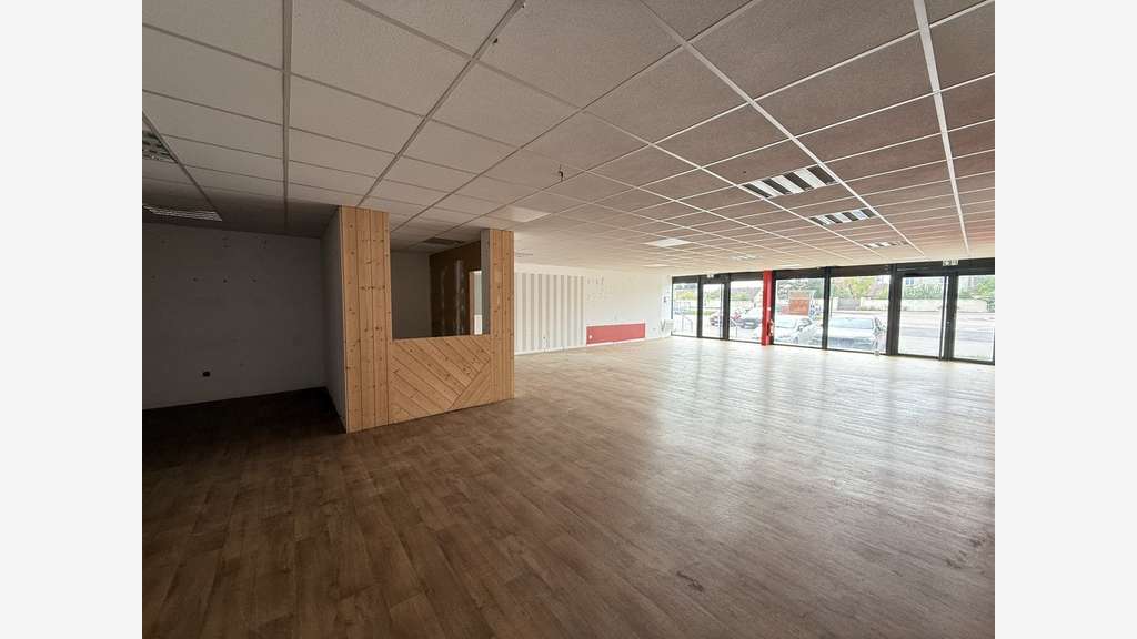 A louer local commercial 200m² C.C. agglo Troyenne