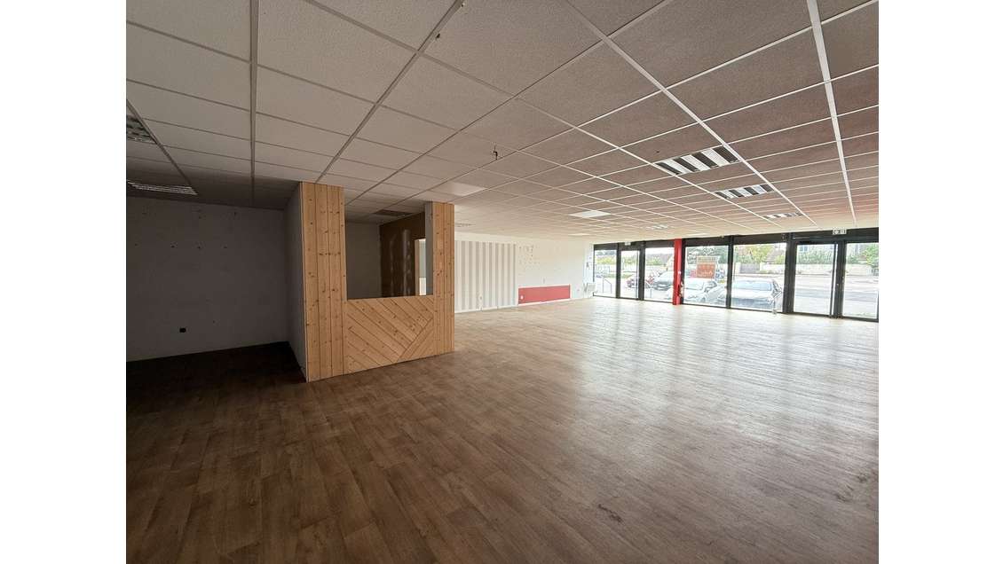 A louer local commercial 200m² C.C. agglo Troyenne