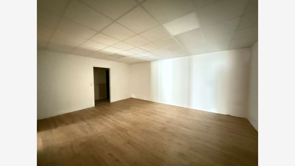 A louer local commercial 200m² C.C. agglo Troyenne