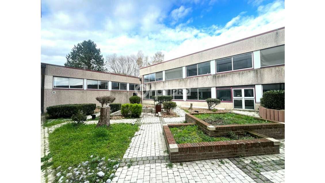 A louer cellule  50m² à Saint-Gobain