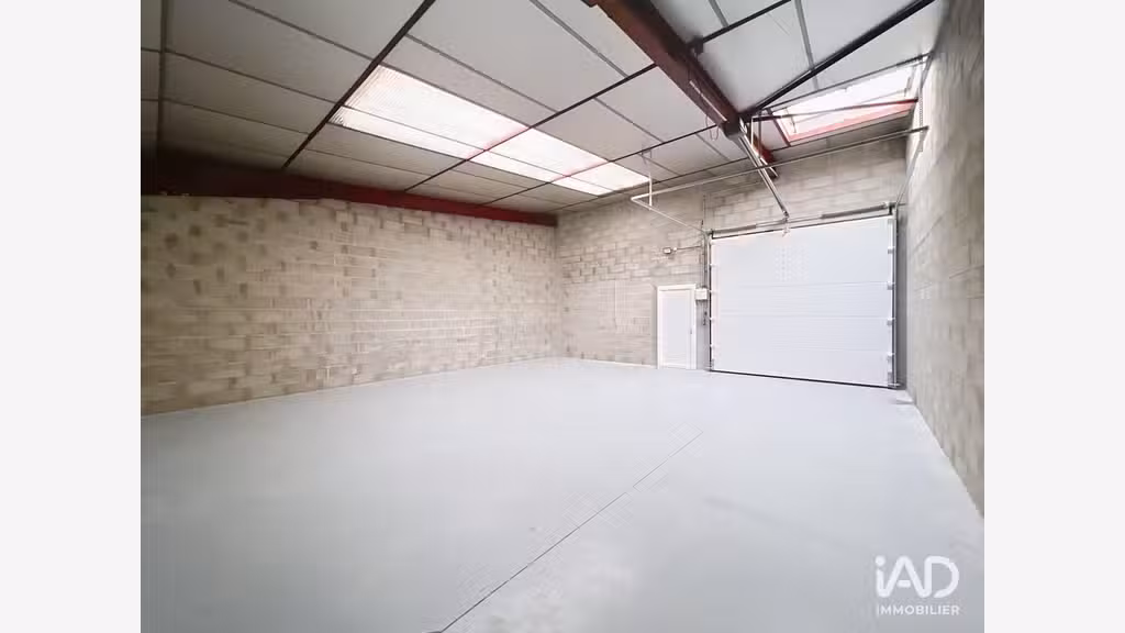 A louer cellule de stockage 73m² Brie-Comte-Robert