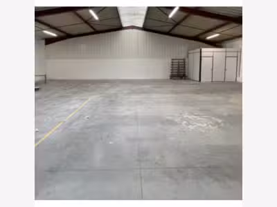 A louer cellule industrielle 387m² à Gasville