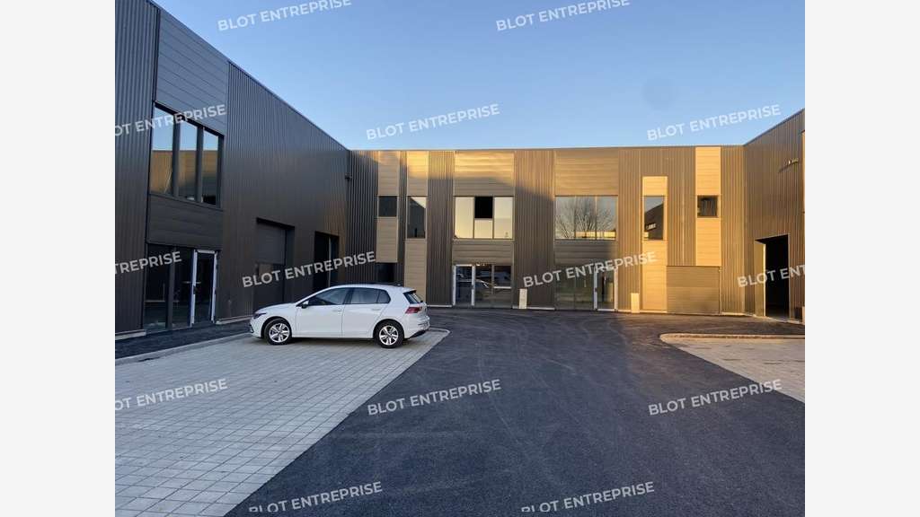 A louer cellule d'activité 387m² à Vern-sur-Seiche