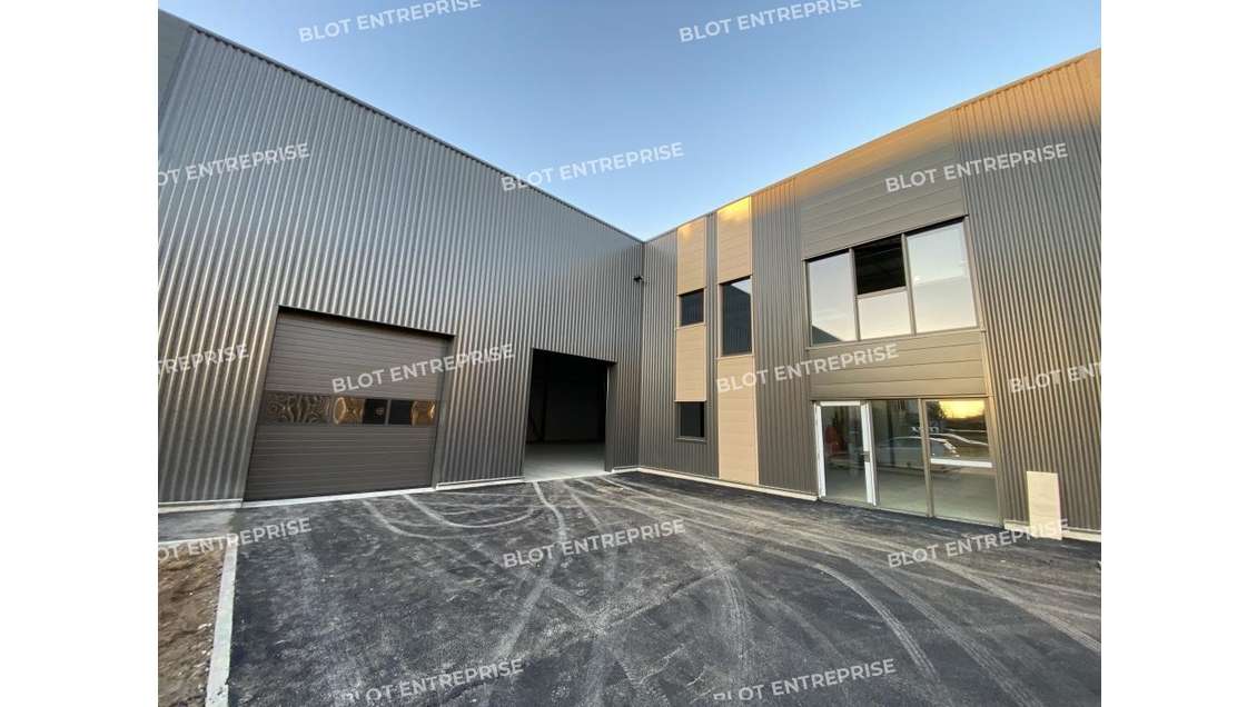 A louer cellule d'activité 387m² à Vern-sur-Seiche
