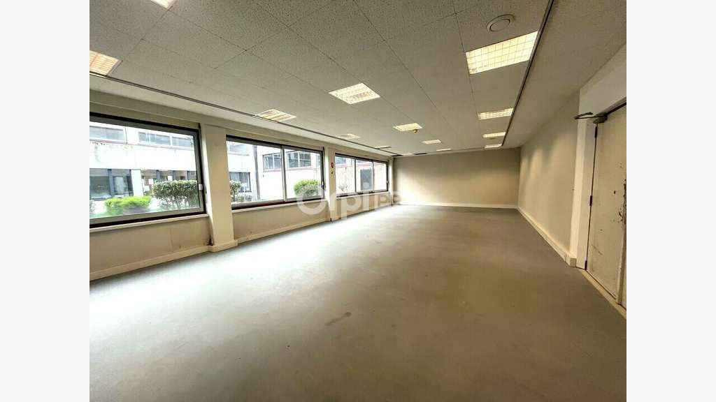 A louer cellule 120m² à Saint-Gobain