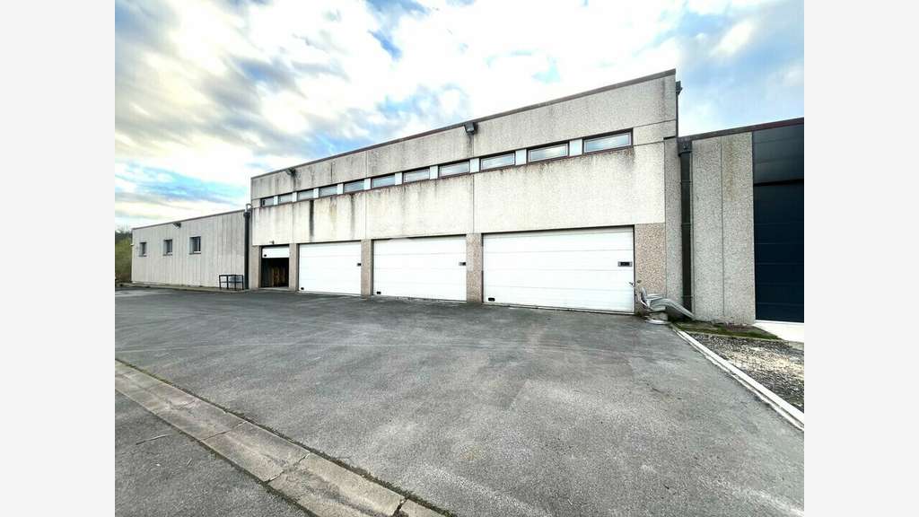 A louer cellule 120m² à Saint-Gobain