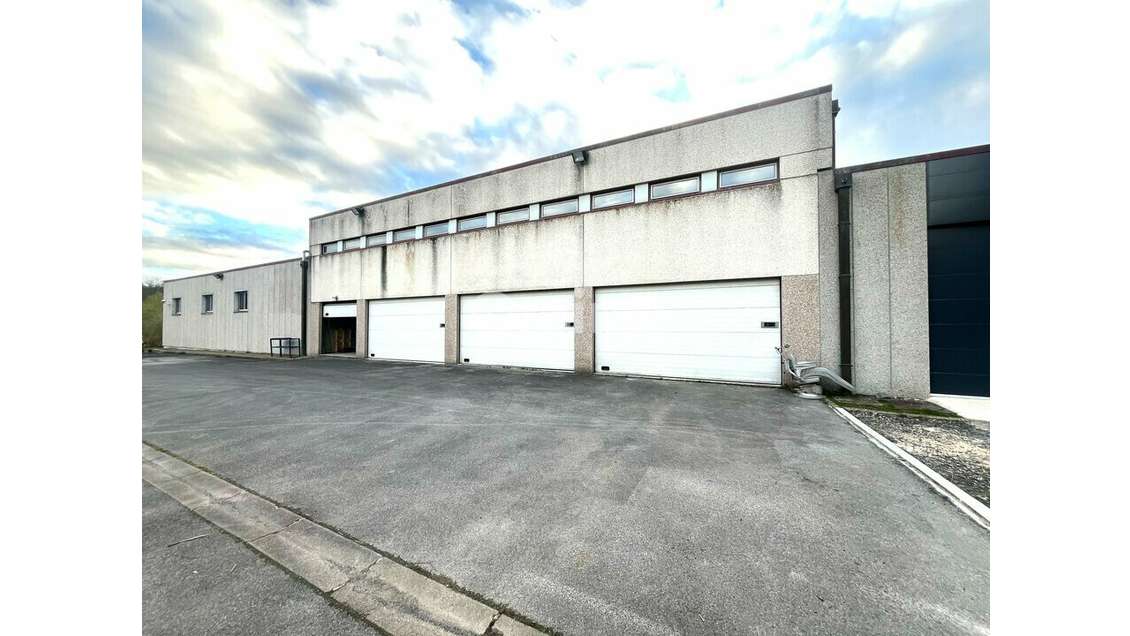 A louer cellule 120m² à Saint-Gobain