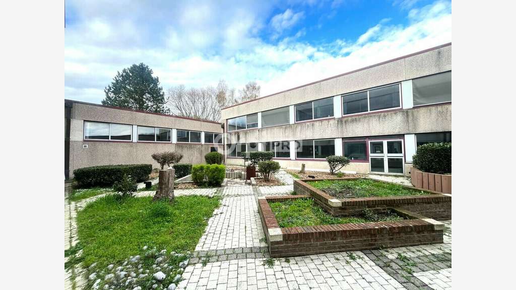 A louer cellule 120m² à Saint-Gobain