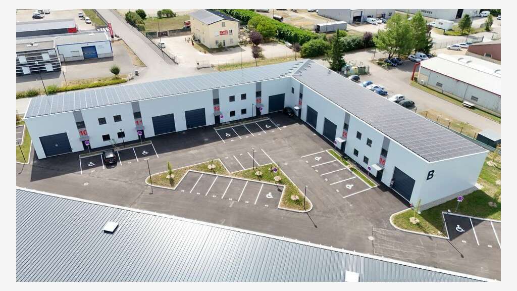Cellules d'activité 170m² à louer à Morestel