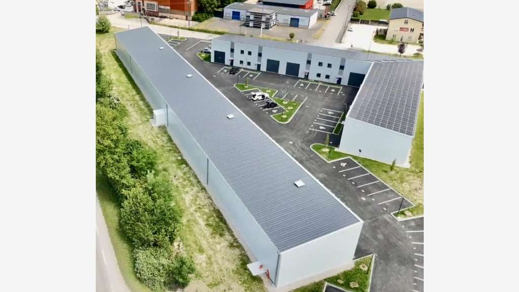 Cellules d'activité 170m² à louer à Morestel