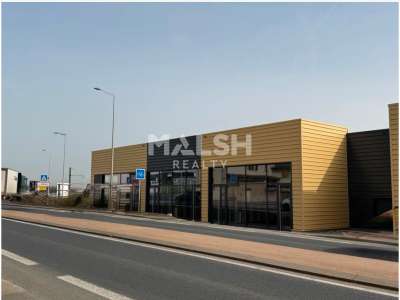 A louer locaux commerciaux neufs 581m² à Limas N6