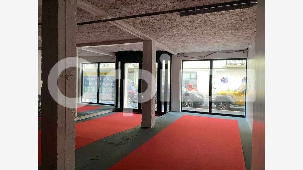 A louer local 196m² beau linéaire vitrine au Havre