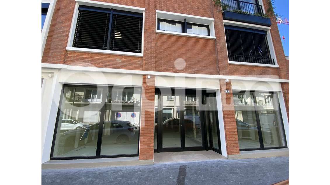 A louer local 196m² beau linéaire vitrine au Havre