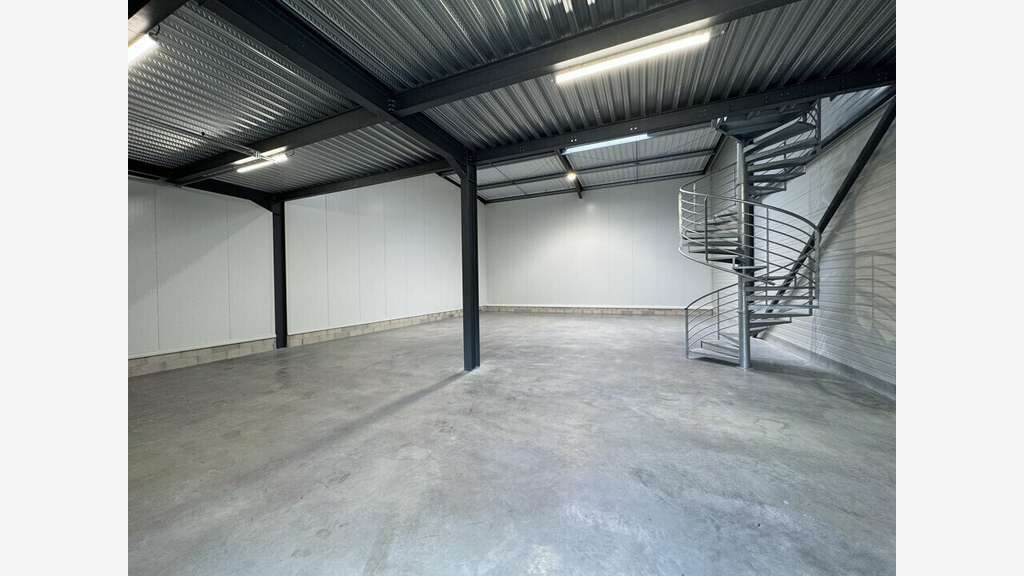 A louer local 436m² ZAC des Montagnes à Champniers