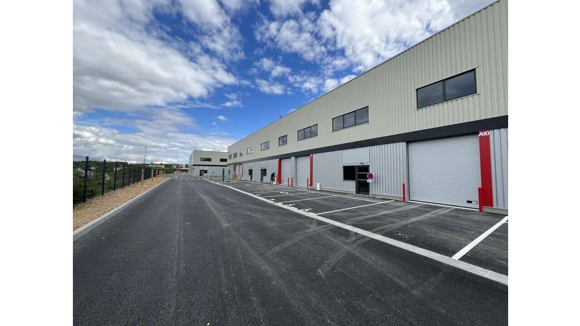 A louer local 436m² ZAC des Montagnes à Champniers