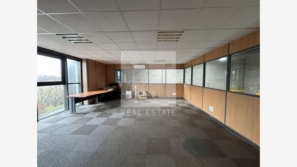 A louer local activité de 420m² à Chaponost