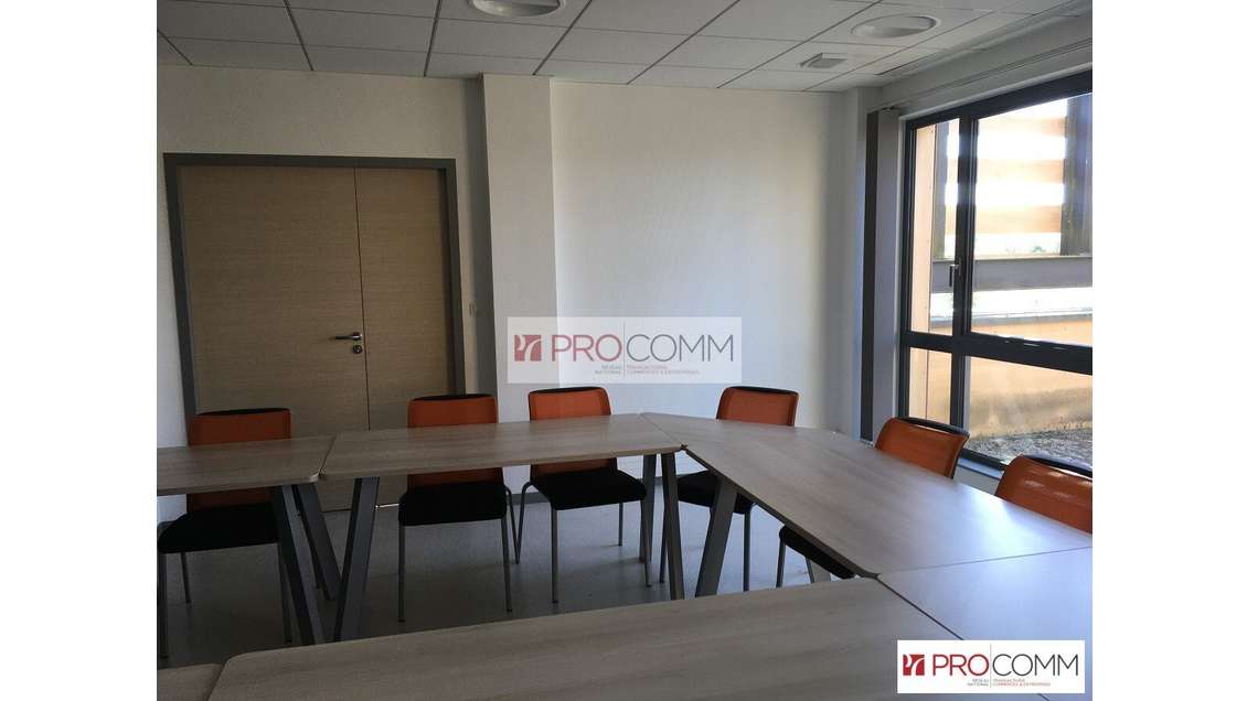 Bureaux de 48m² à louer au 1er étage à Chartres 