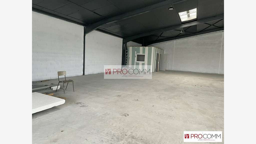 A louer entrepôt 360m² proche autoroute à Chartres