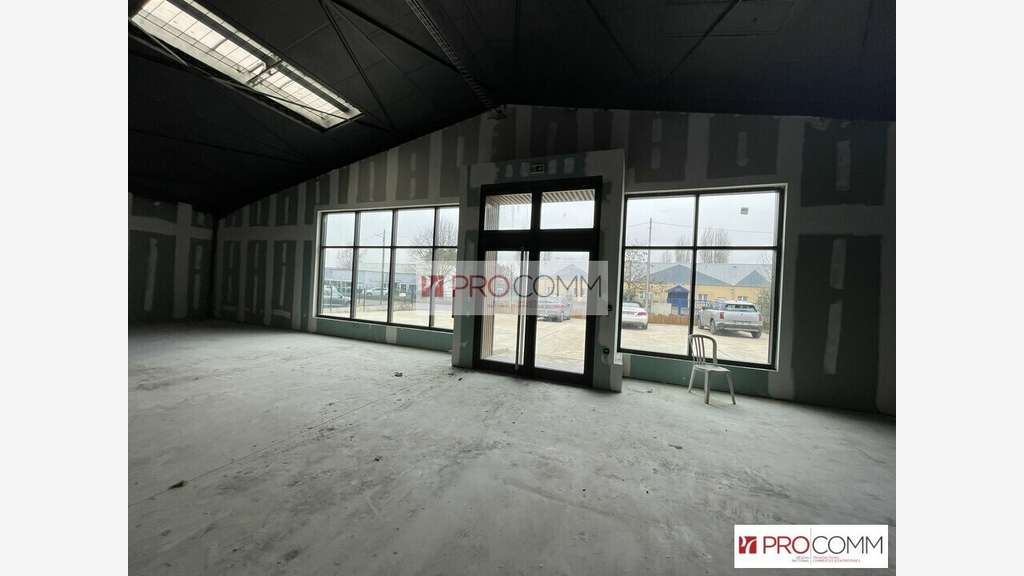 A louer entrepôt 360m² proche autoroute à Chartres